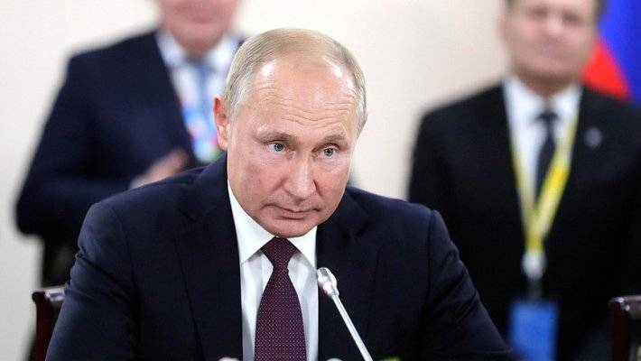 Путин обошел Зеленского в рейтинге доверия жителей Донбасса