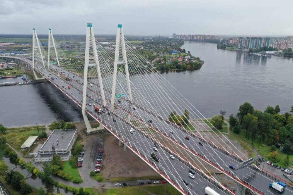 На вантовом мосту в Петербурге досрочно заменили деформационный шов