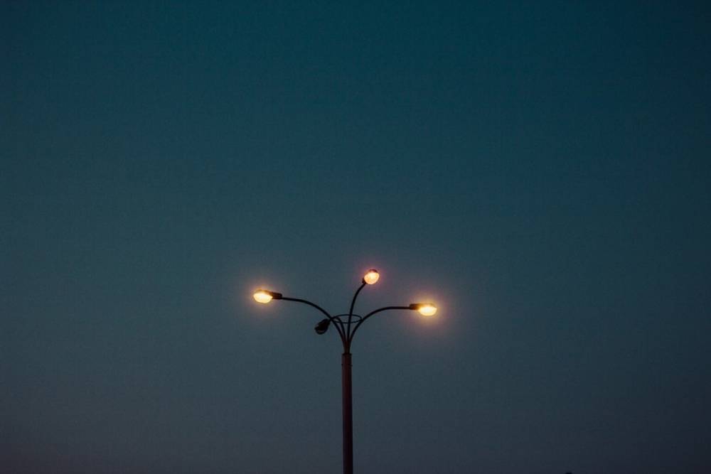 Улицу Рубакина в Ломоносове осветят 15 новых фонарей
