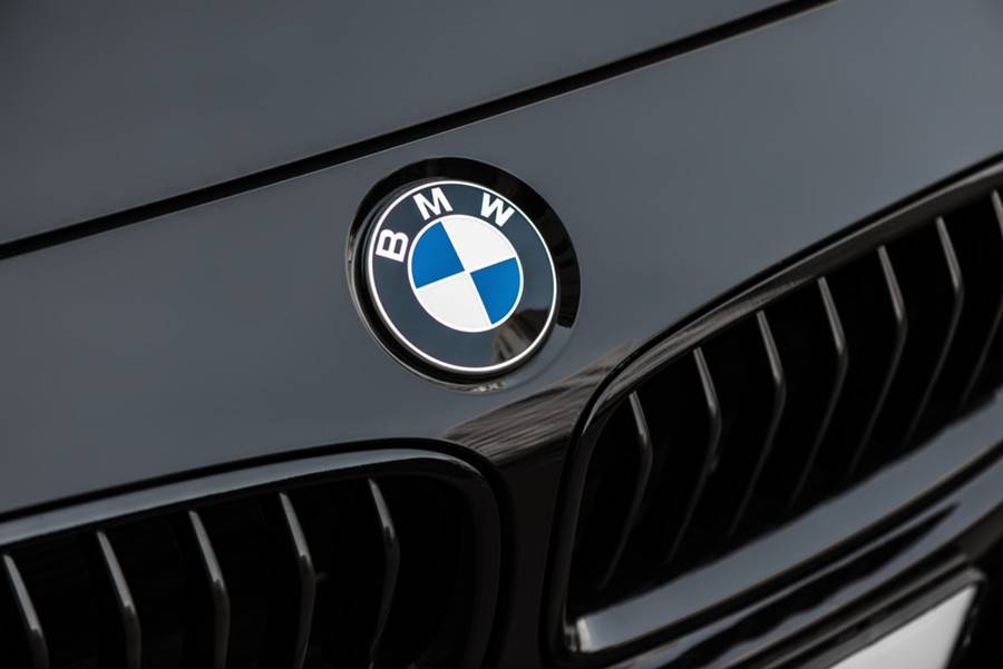 BMW отзывает 10 машин из-за возможной неисправности двигателя