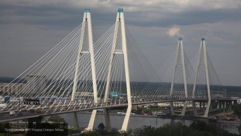 Замену деформационного шва на Большом Обуховском мосту завершили раньше срока в Петербурге