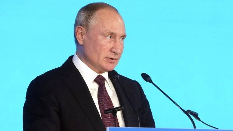 Путин предложил сформировать свод этических правил взаимодействия ИИ и человека