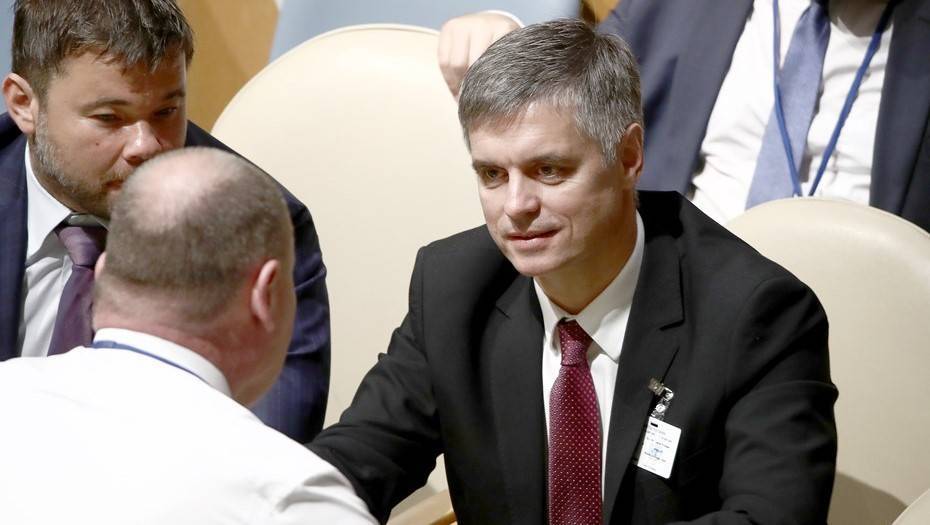 Глава МИД Украины предложил России "сесть и попробовать договориться"