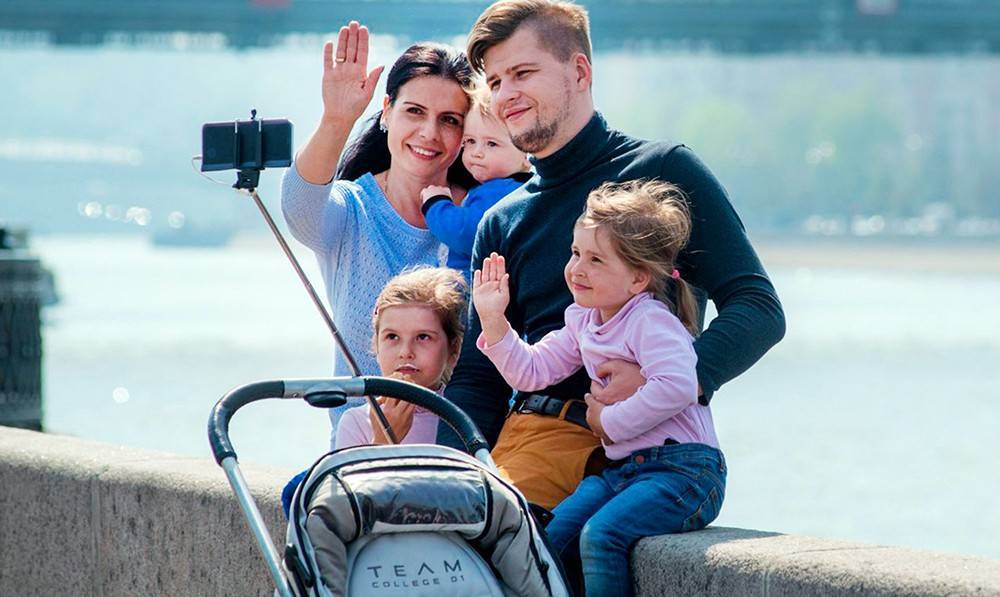 Путин призвал прививать детям ценности многодетной семьи