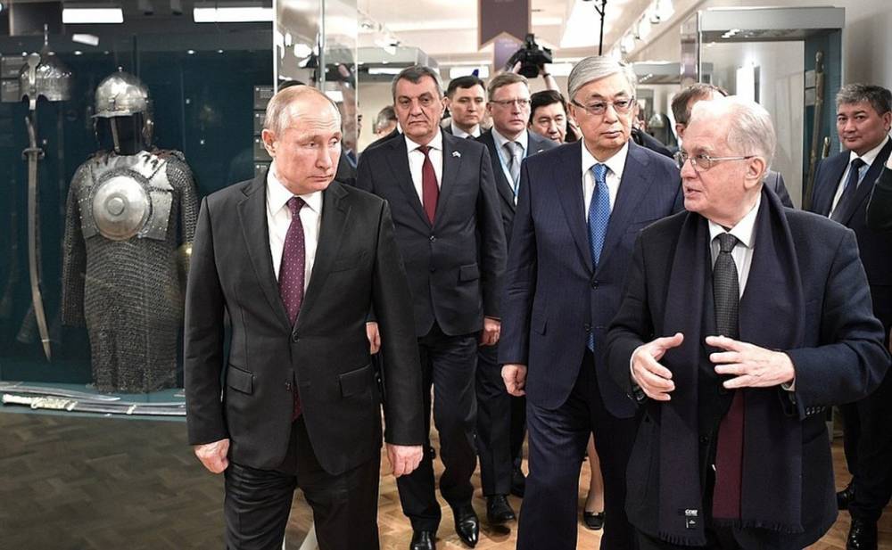 Путин и президент Казахстана Токаев посетили центр «Эрмитаж-Сибирь» в Омске