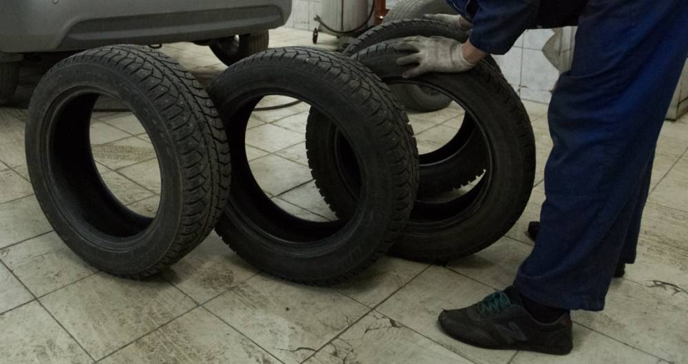 В России предложили сократить период использования шипованных шин