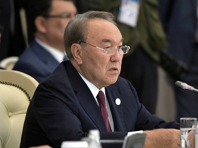 Назарбаев предложил Путину и Зеленскому встретиться в Казахстане