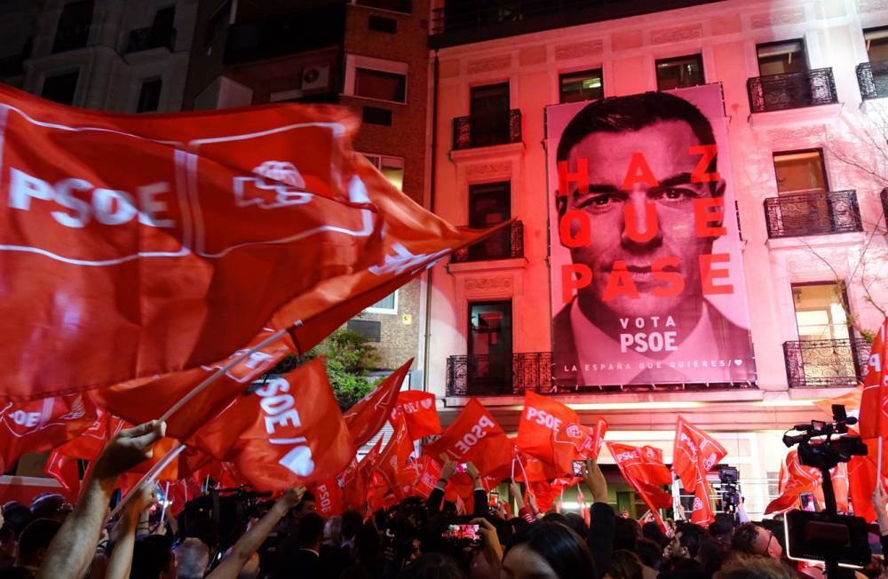 На внеочередных всеобщих выборах в Испании победили социалисты — экзитпол