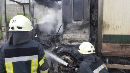 На Ямале дальнобойщик сгорел в грузовом автомобиле