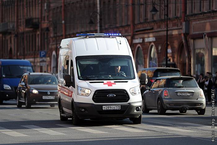 Число отравившихся сотрудников "Ленты" в Петербурге превысило 100 человек
