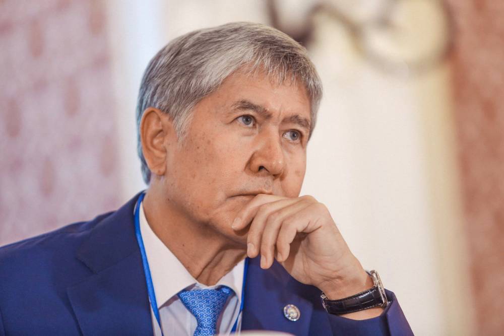 Экс-лидер Киргизии пообещал помочь семье убитого при его задержании спецназовца