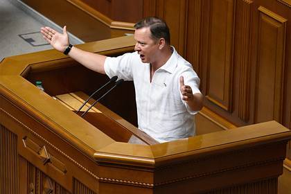 Уволенного представителя Зеленского назвали предателем Украины