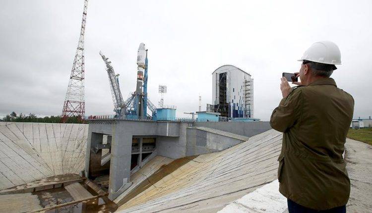 Рогозин не нашел причин для беспокойства из-за растрат на Восточном