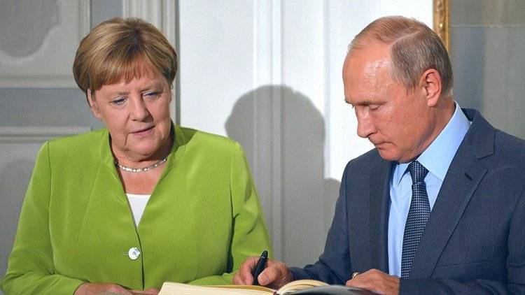 Путин и Меркель высказались за скорейшее прекращение боестолкновений в Ливии