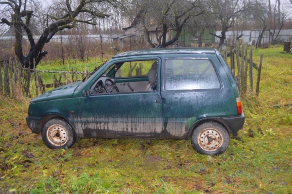 В Сольцах рецидивист оставил угнанный автомобиль на дороге из-за поломки