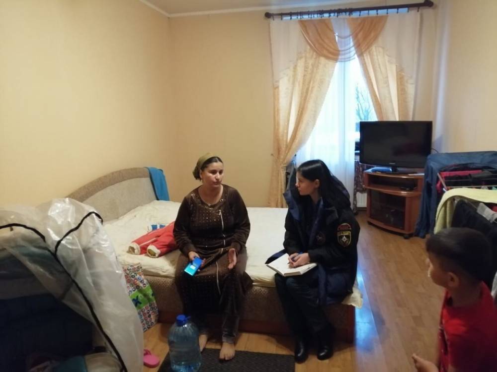 Психолог ГУ МЧС по Новгородской области оказывает помощь пострадавшим от паводка