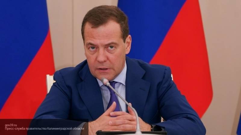 Медведев призвал включить в нацпроект возможность ремонтировать старые школы
