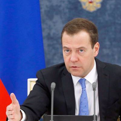 Медведев предложил включить в нацпроект "Образование" реконструкцию школ на селе