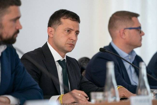 Зеленского призвали зачистить политическую элиту Украины