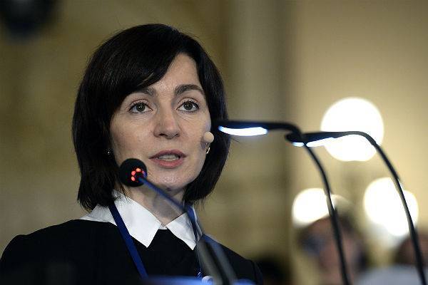 Парламент Молдавии отправил в отставку правительство Санду