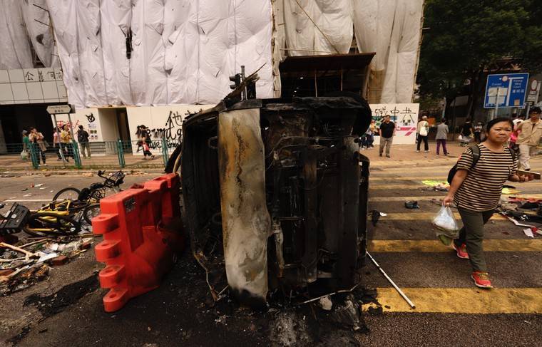 Демонстранты в Гонконге добились транспортного коллапса