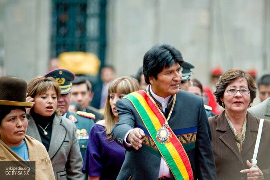 США предлагали помощь в доставке экс-лидера Боливии Моралеса в Мексику, заявили СМИ