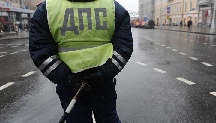 В центре Москвы патруль ДПС задержал машину с четырьмя вооруженными мужчинами