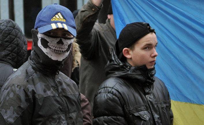 Страна (Украина): воевал в Чечне и на Донбассе, митинговал против Зе. За что одного из лидеров УНА-УНСО* Мазура задержали в Польше