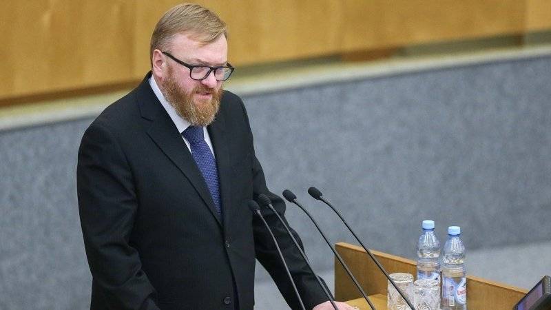 Милонов просит Минздрав развенчать идеологию сторонников отказа от деторождения