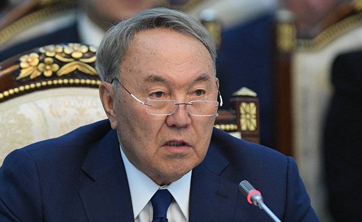 Казинформ: Назарбаев предложил Путину и Зеленскому встретиться в Казахстане