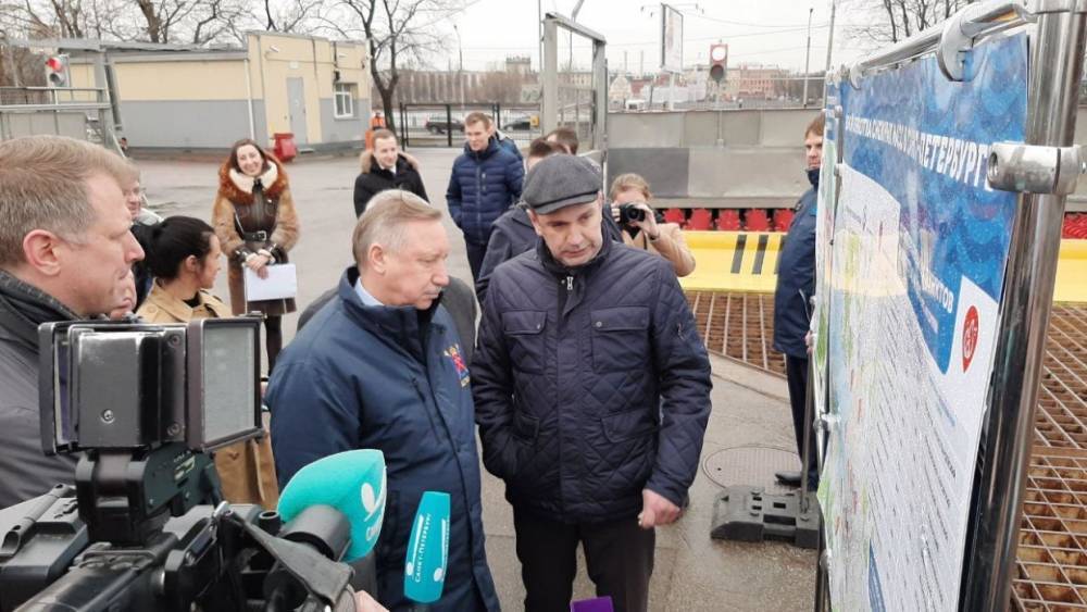 Беглов проверил работу снегоплавильного пункта в Невском районе Петербурга