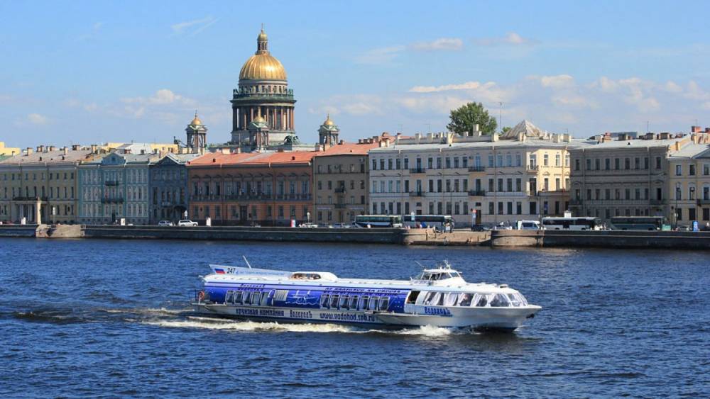 Туристы Петербурга будут добираться до достопримечательностей города на электросудах