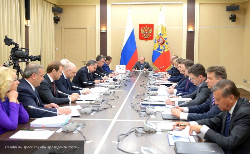 Песков анонсировал встречу Путина с членами Кабмина