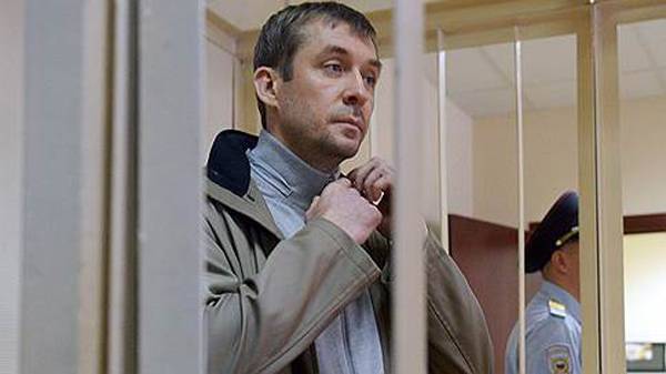 Полковника-миллиардера Захарченко признали опасным для окружающих и склонным к побегу