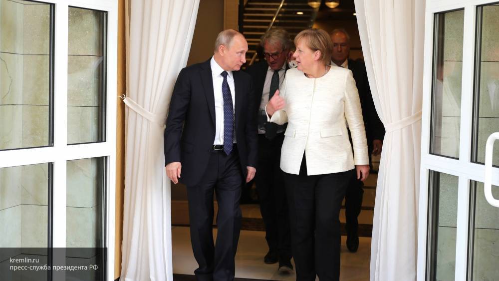 Путин и Меркель выступили за прекращение боестолкновений в Ливии