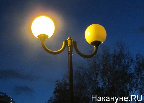 Фонари Екатеринбурга будут раздавать интернет, мобильную связь и вести наблюдение: Только надо опять все перекопать