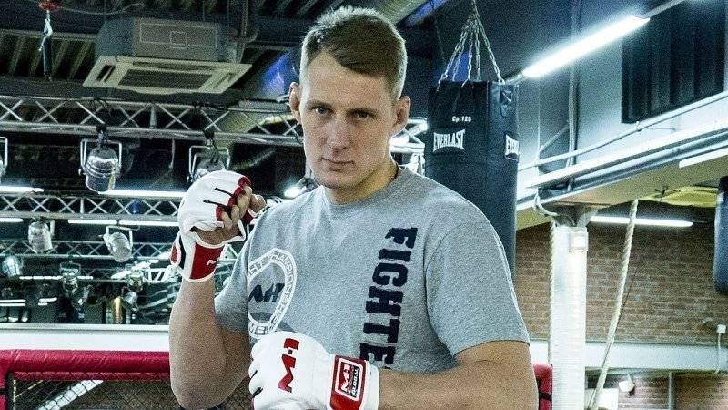 Россиянин Волков одержал победу над американцем Харди на турнире UFC в Москве