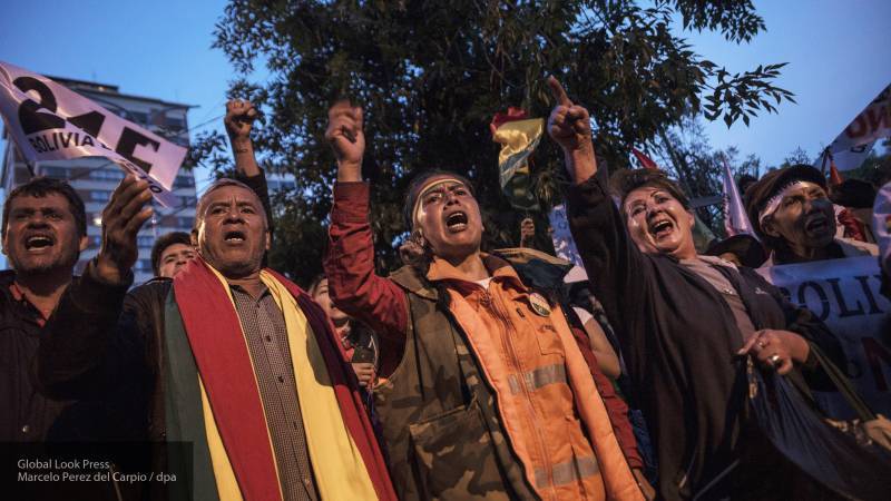 ВС Боливии не выступят против протестующего за переизбрание президента народа