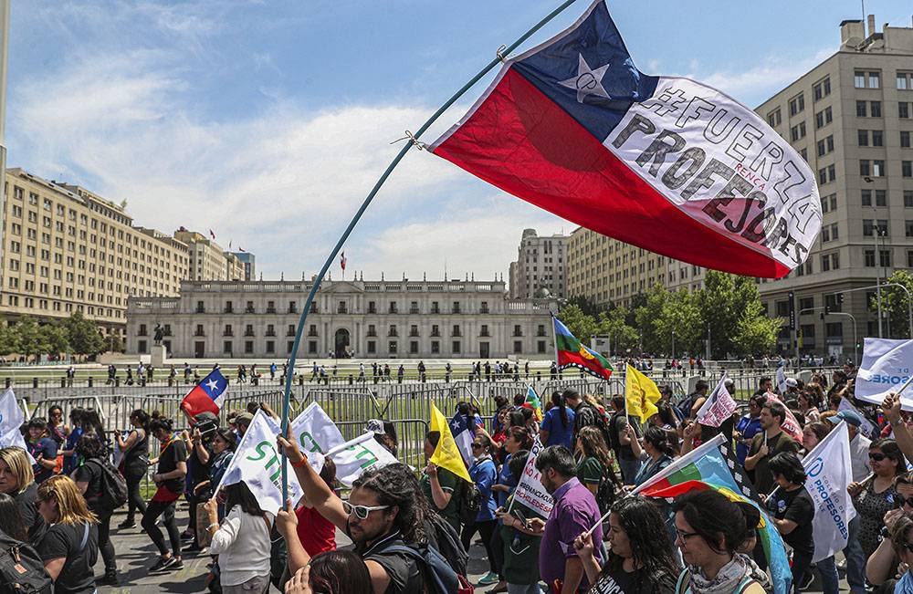 Власти Чили решили начать разработку новой Конституции