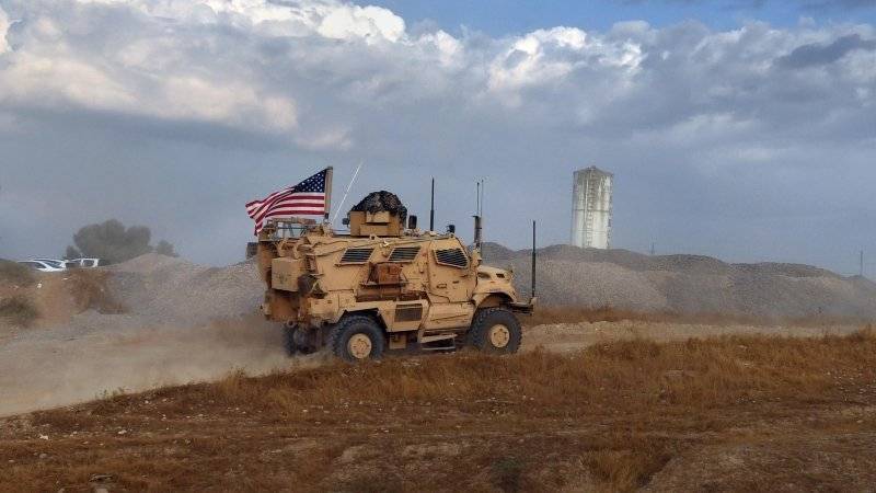США придумывают политические лозунги для поддержки курдских террористов в Сирии — эксперт