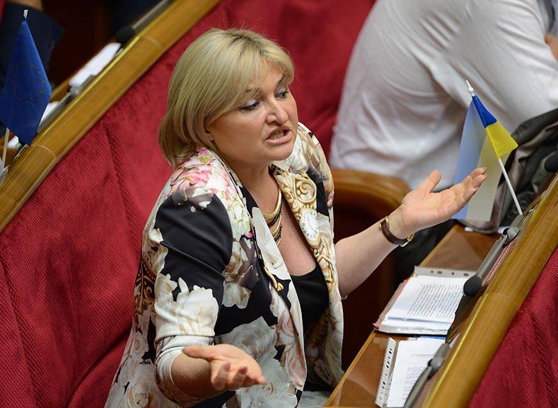 Рада досрочно прекратила полномочия депутата Ирины Луценко