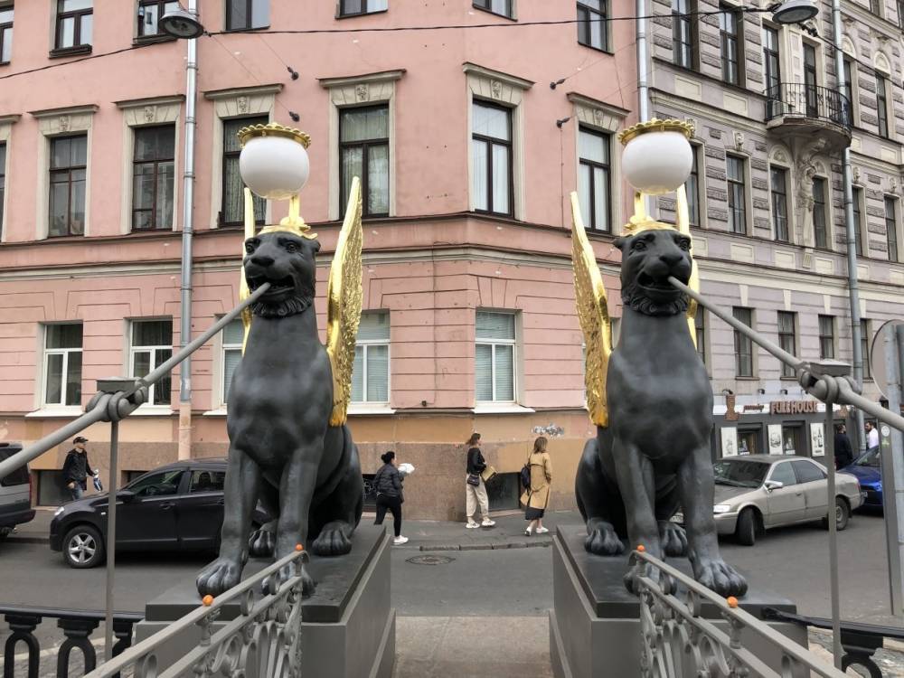 В Петербурге у Банковского моста устроят театрализованную акцию в защиту грифонов