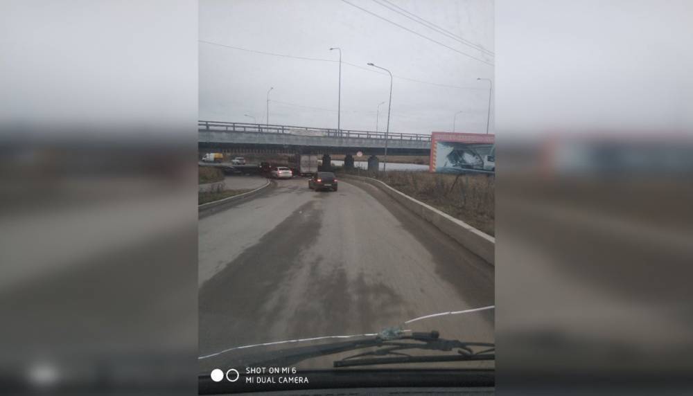 ГАЗель стала очередной жертвой «моста глупости» в Петербурге