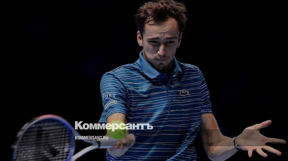 Медведев проиграл Циципасу в матче итогового турнира ATP