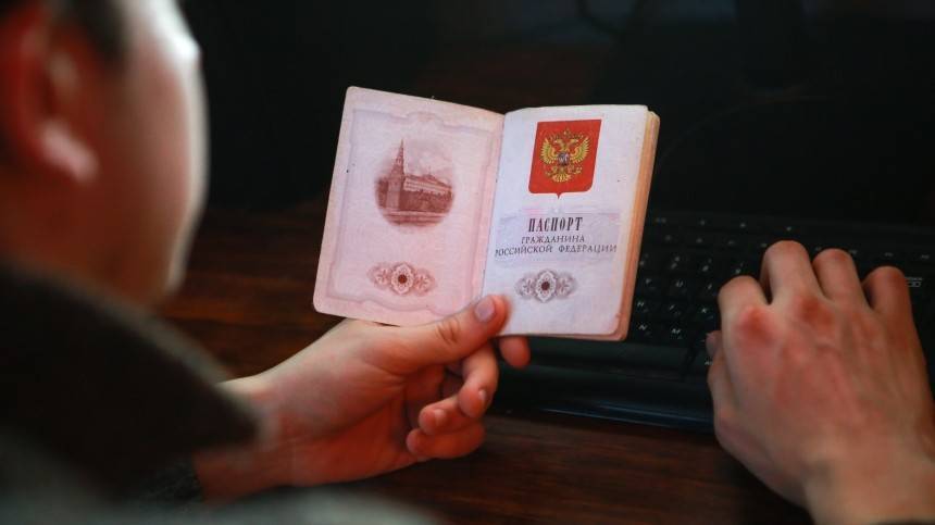 Песков прокомментировал предложение пускать в интернет только «по паспорту»