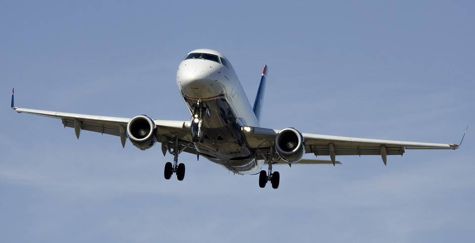 СМИ: Самолет вернулся в Домодедово из-за отказа двигателя