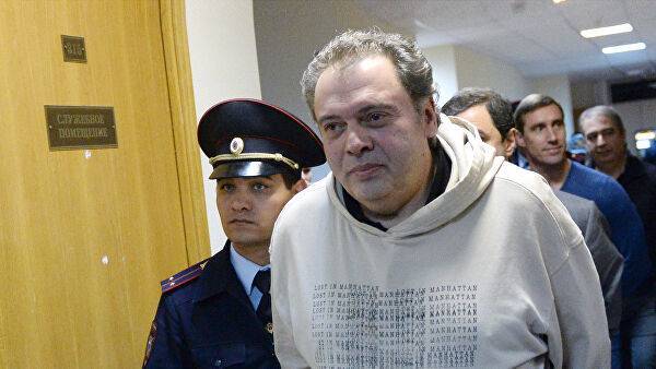 Суд в Вене отпустил под залог экс-чиновника Минкультуры Бориса Мазо