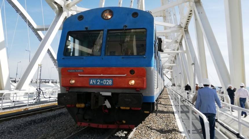 Власти Украины пообещали отреагировать на запуск поездов по Крымскому мосту