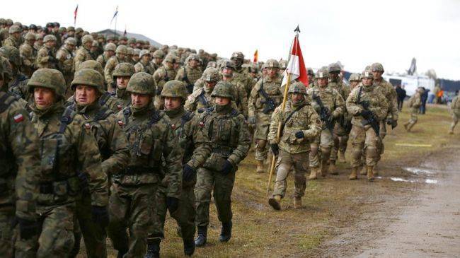 Die Zeit: Польша будет верна НАТО и США даже без мозга, а на ЕС ей плевать