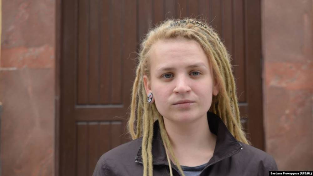 В Карелии девушке, обвиняемой в оправдании терроризма, подбросили наркотики и сутки продержали ее в изоляторе
